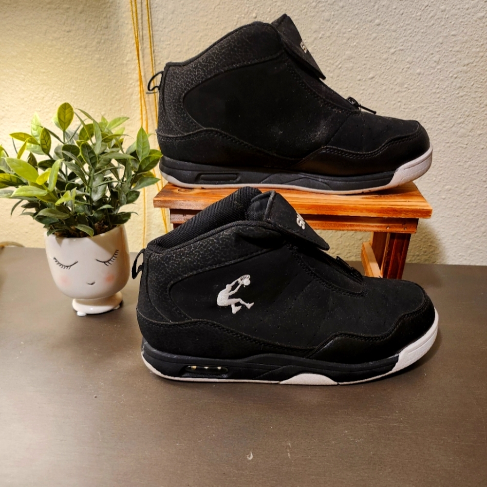 Black zipper Shaq's